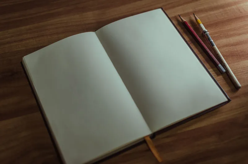 Pages interdites : la vie secrète des carnets de travail chez un duo créatif parisien